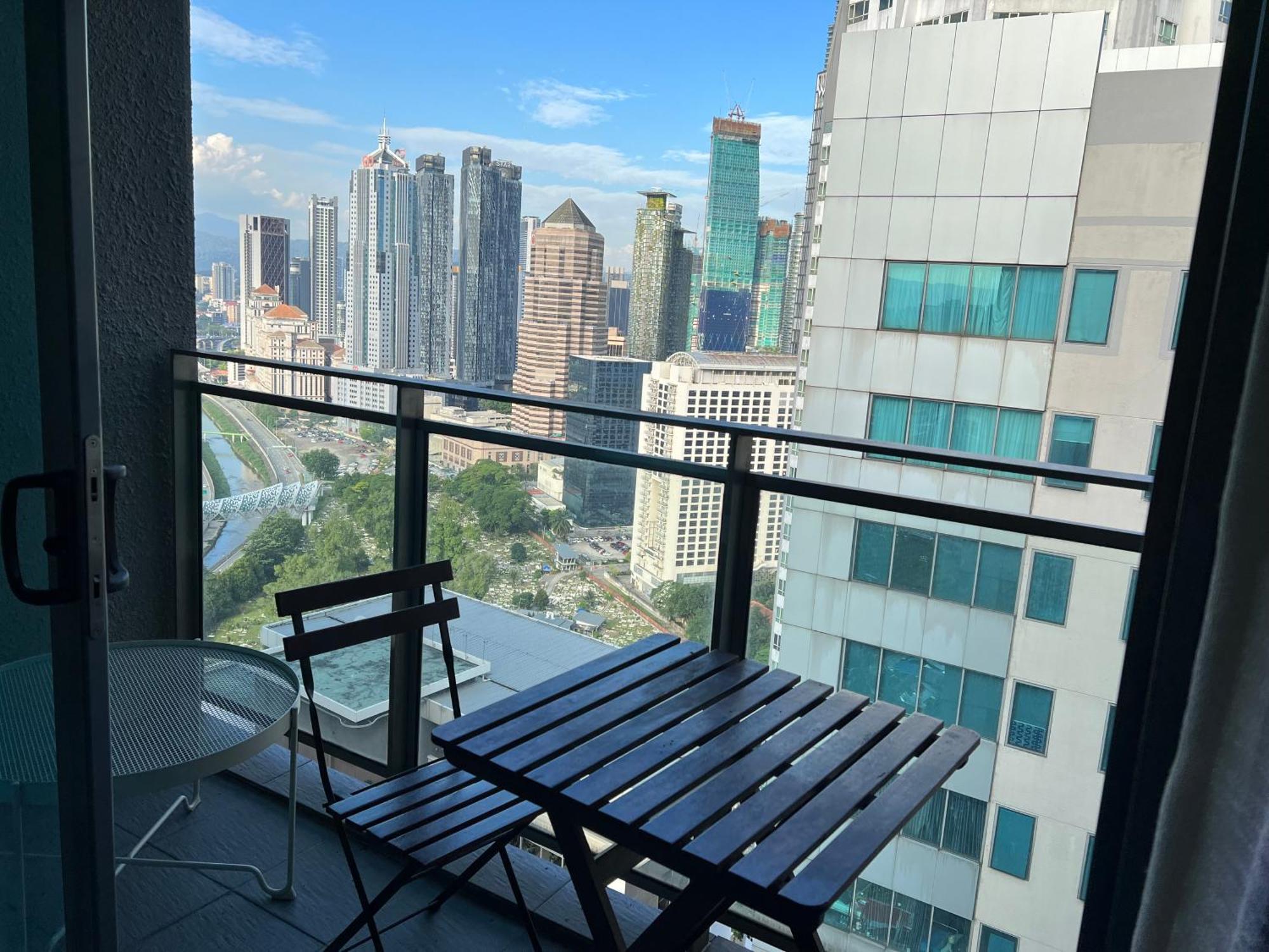 Summer Suites Klcc By Whollmark Kuala Lumpur Extérieur photo